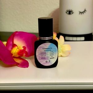 Adhesive for eyelashes extension